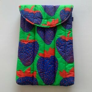 BAGGU Electric Strawberry Laptop Sleeve Pouch